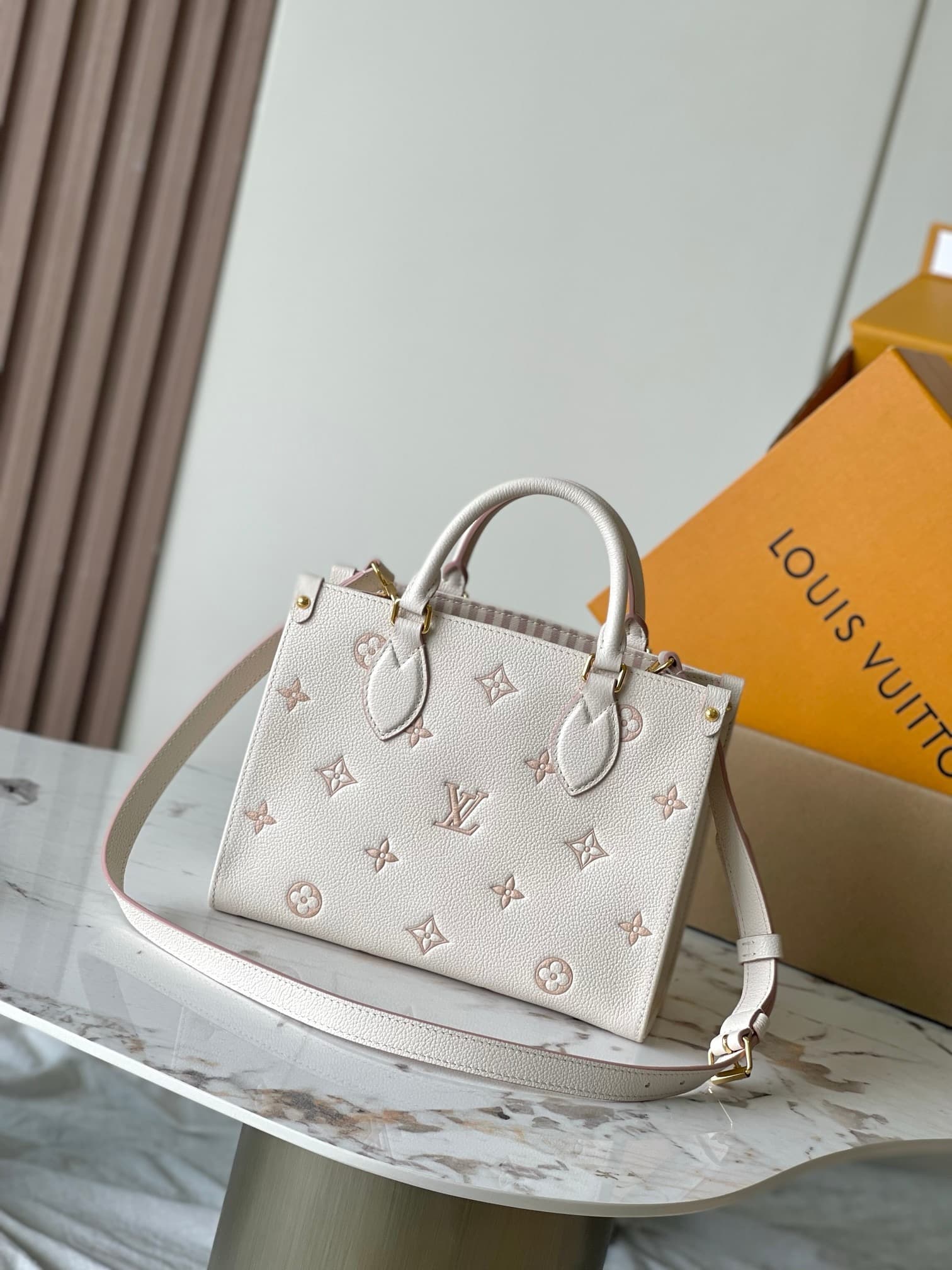 LV HandBag Onthego M14403