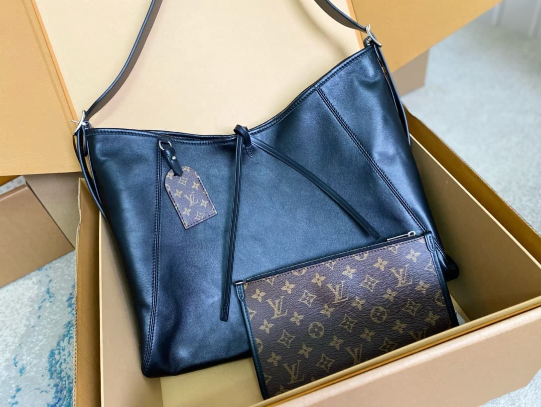 LV Carryall HandBag