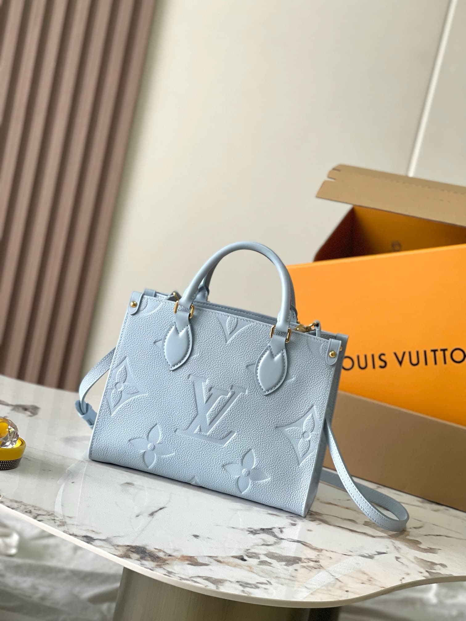 LV HandBag Onthego M46840