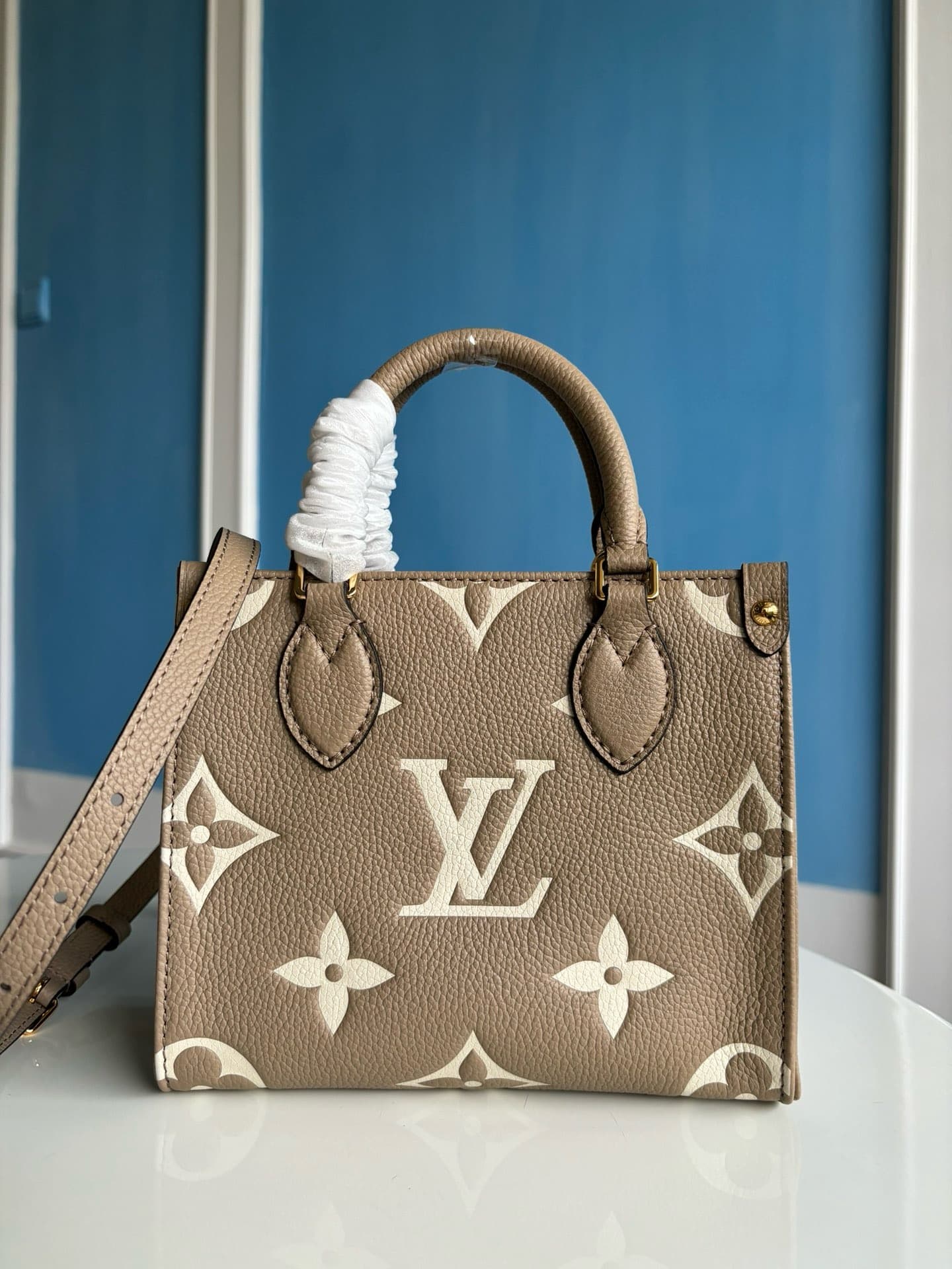 LV HandBag Onthego M47054