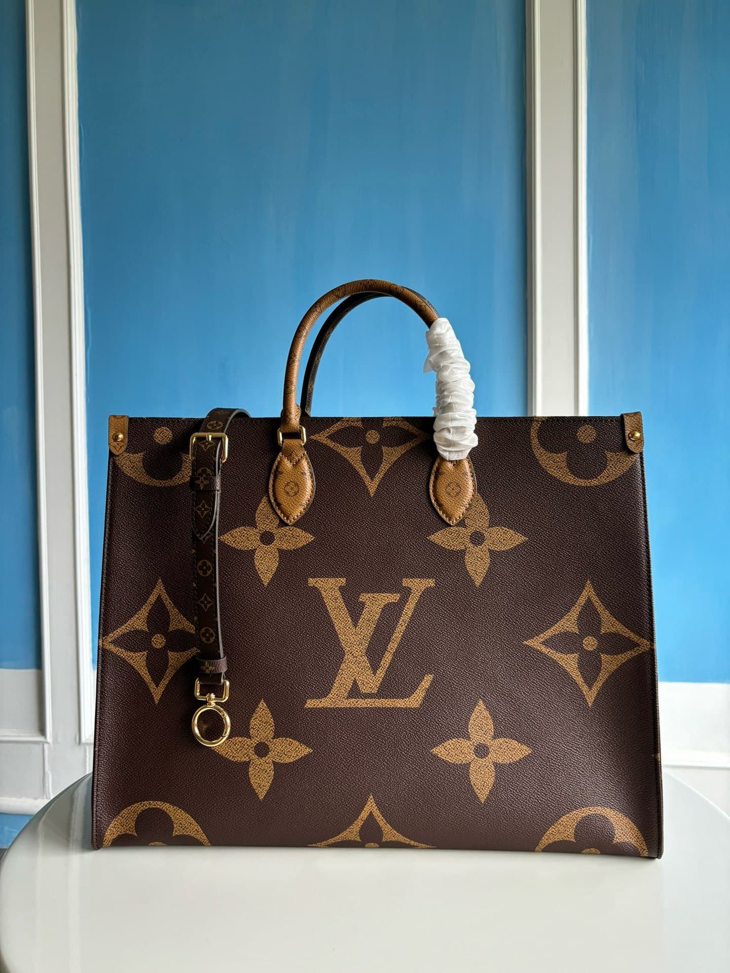 LV HandBag Onthego M46823