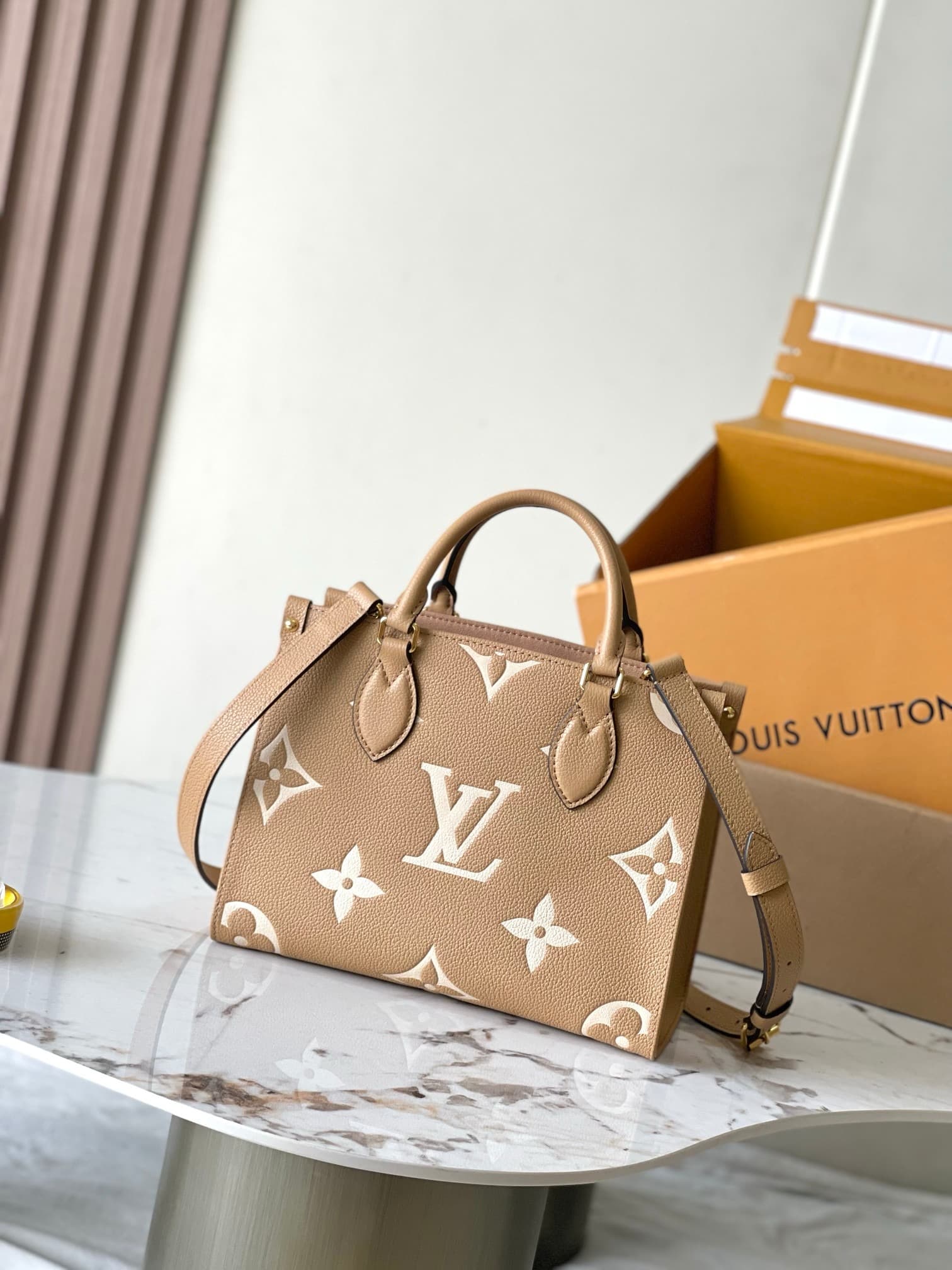 LV HandBag Onthego M12513