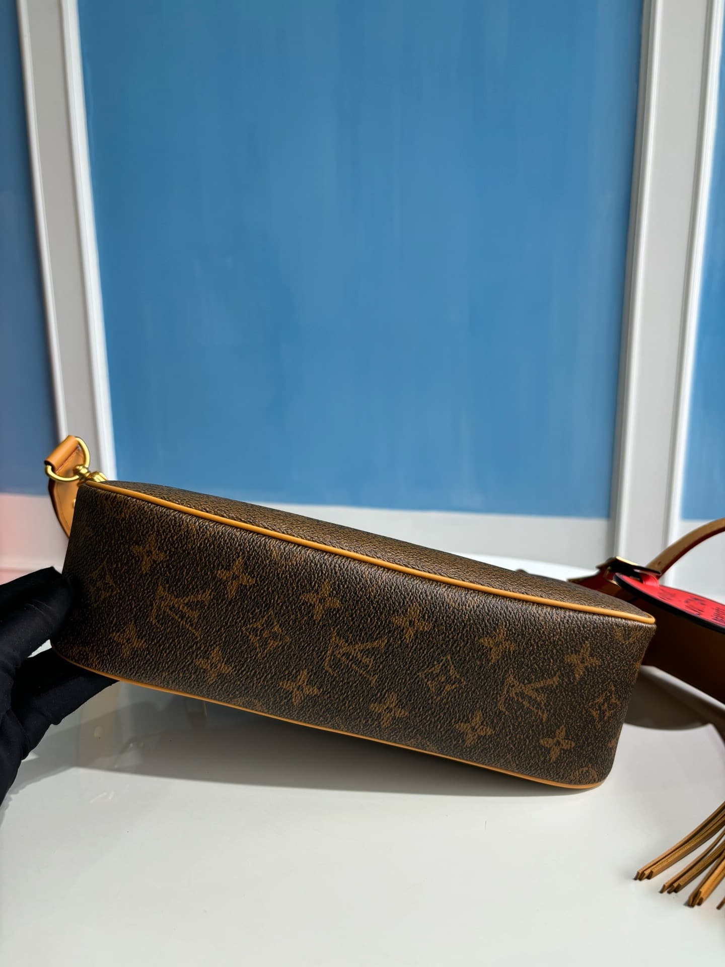 LV HandBag Pochette M11623