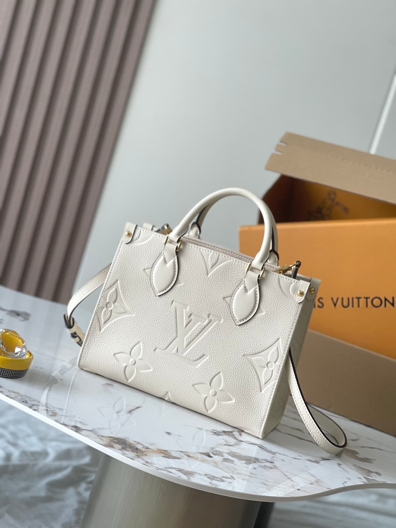 LV HandBag Onthego M46569