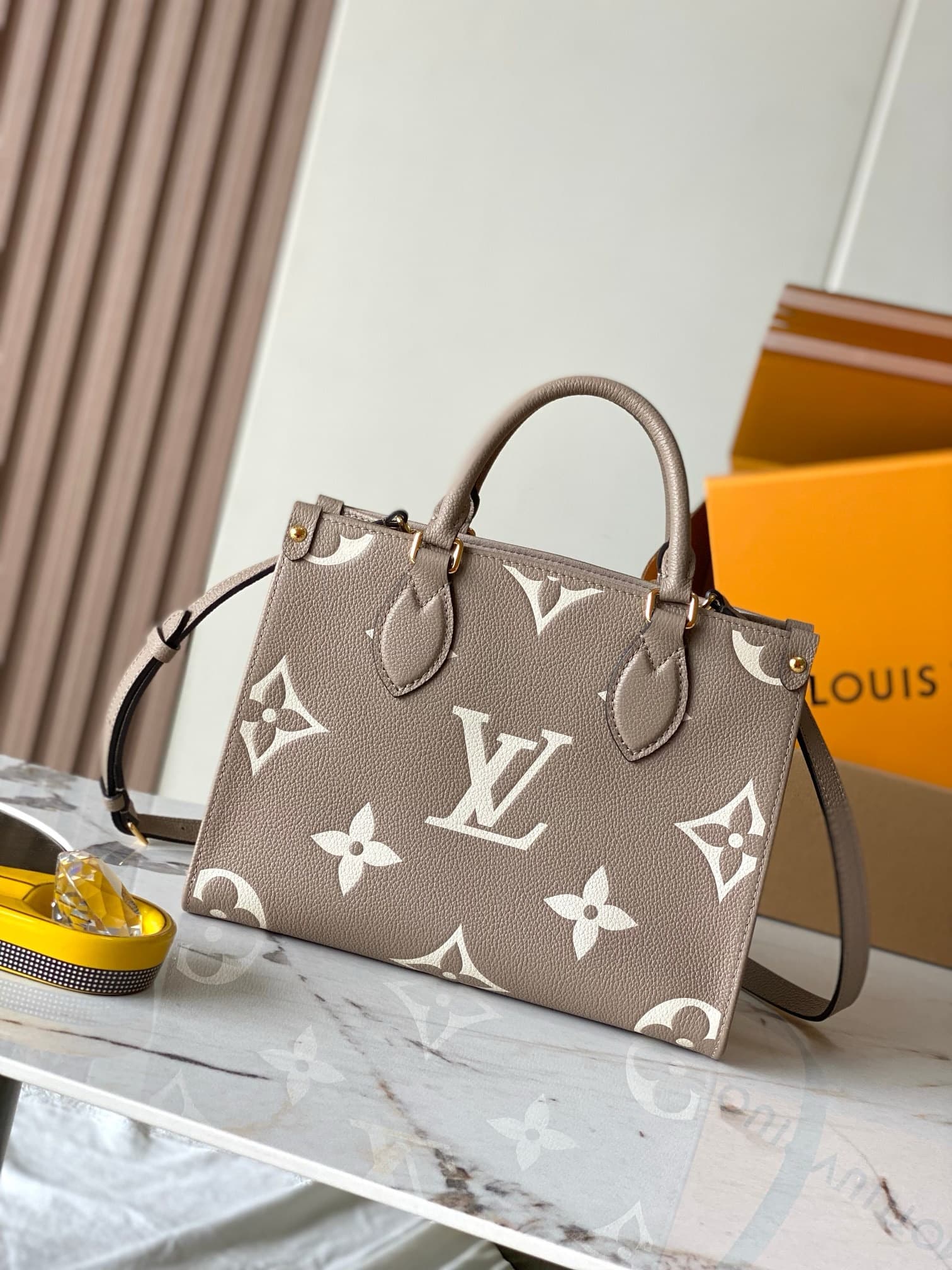 LV HandBag Onthego M45779