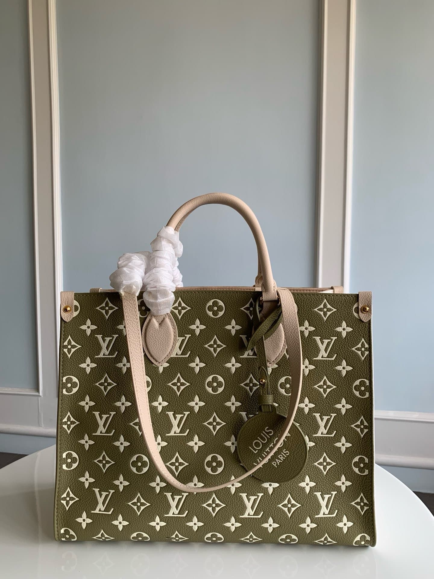 LV HandBag Onthego M46060