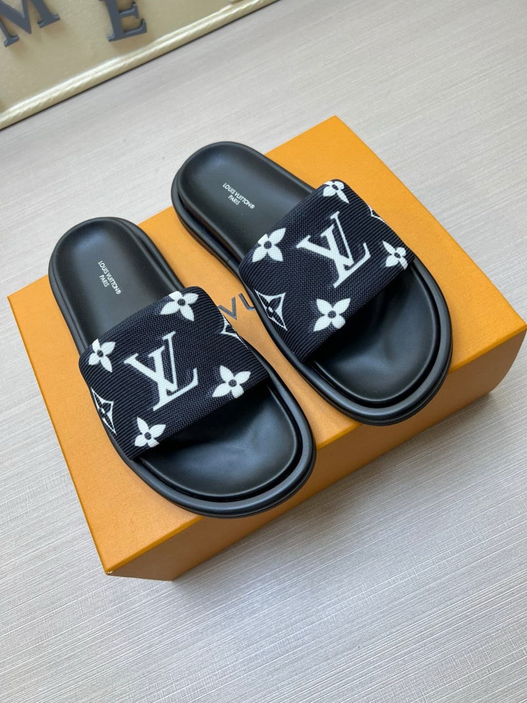 LV Couple Slipper