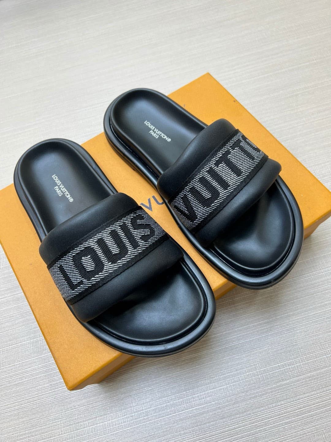 LV Couple Slipper