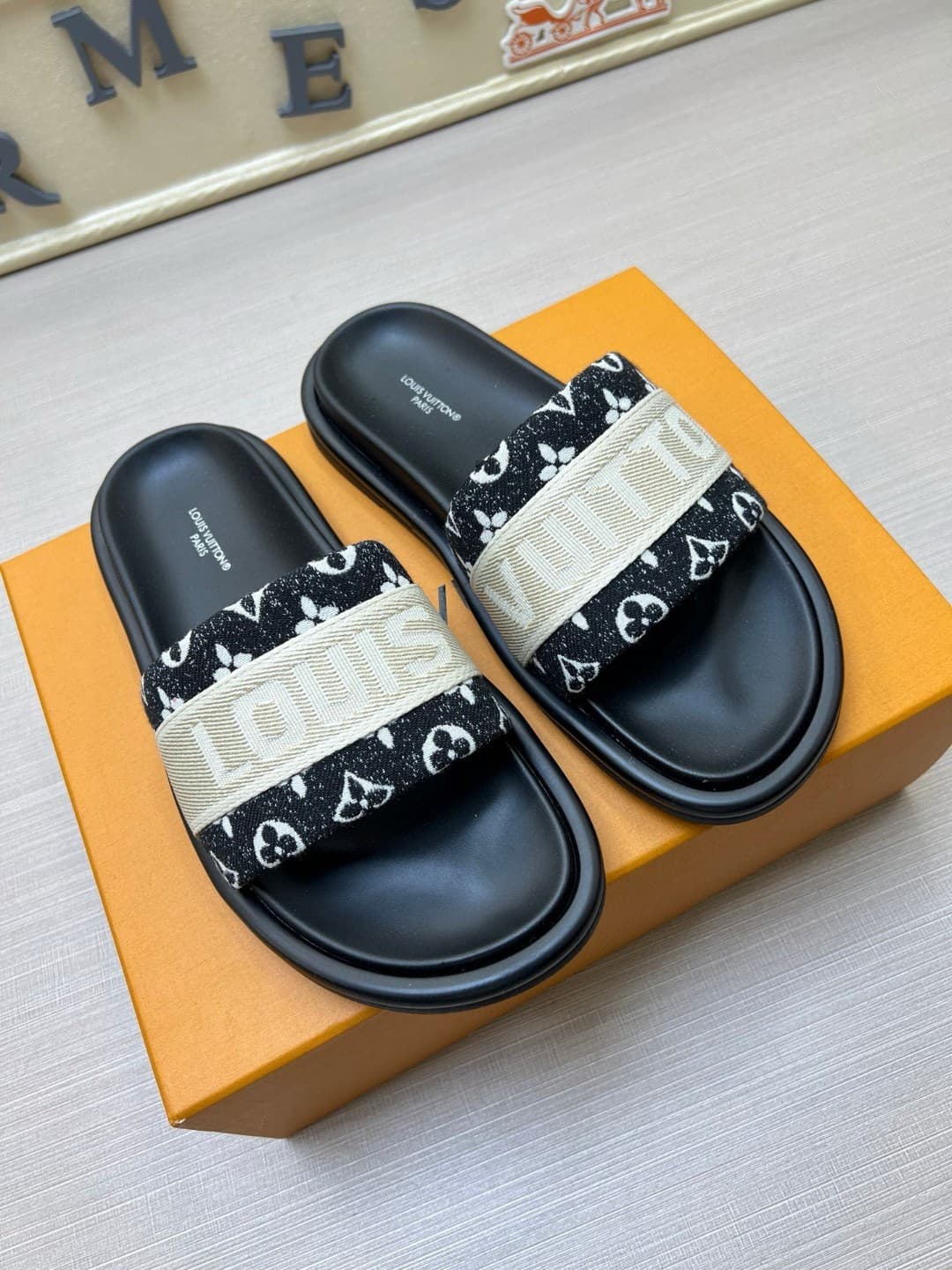 LV Couple Slipper