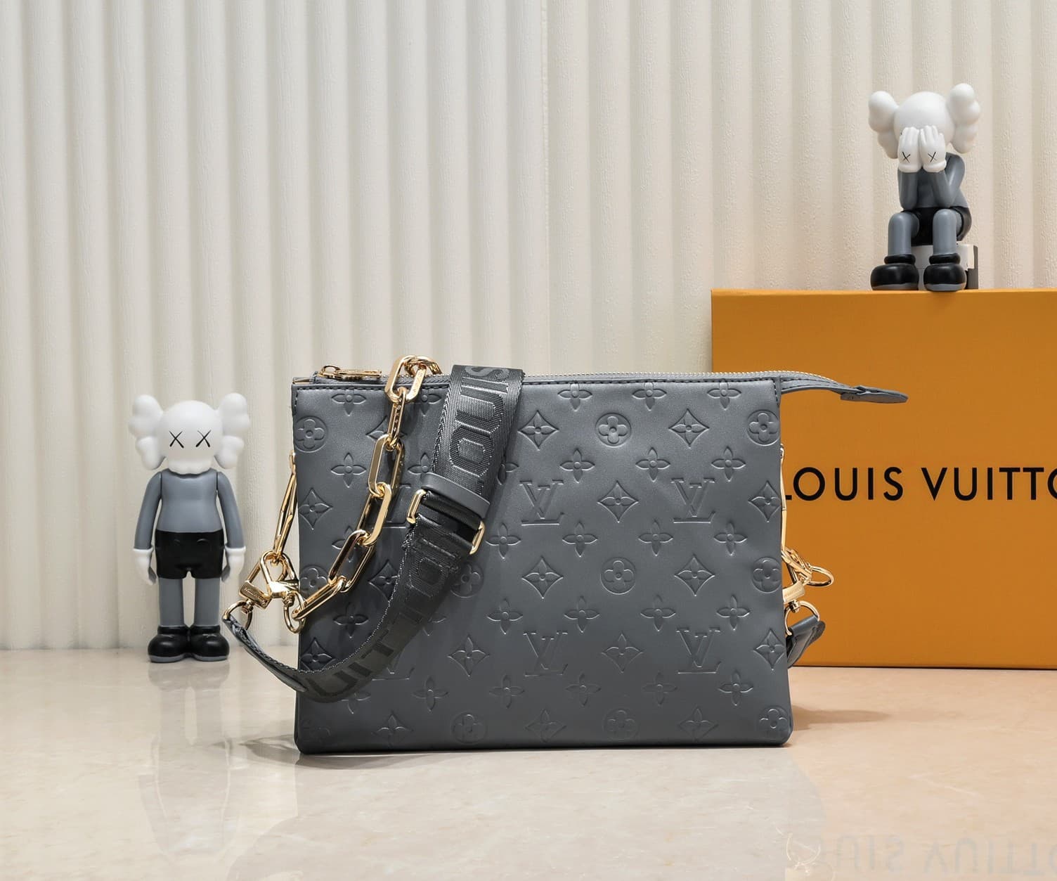 LV Bag M57913