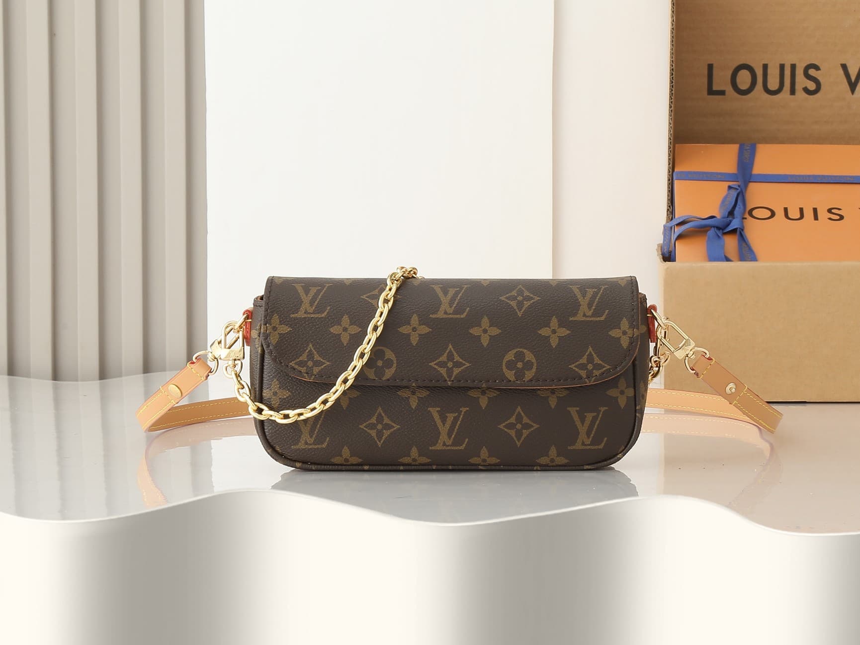 LV Bag M81911