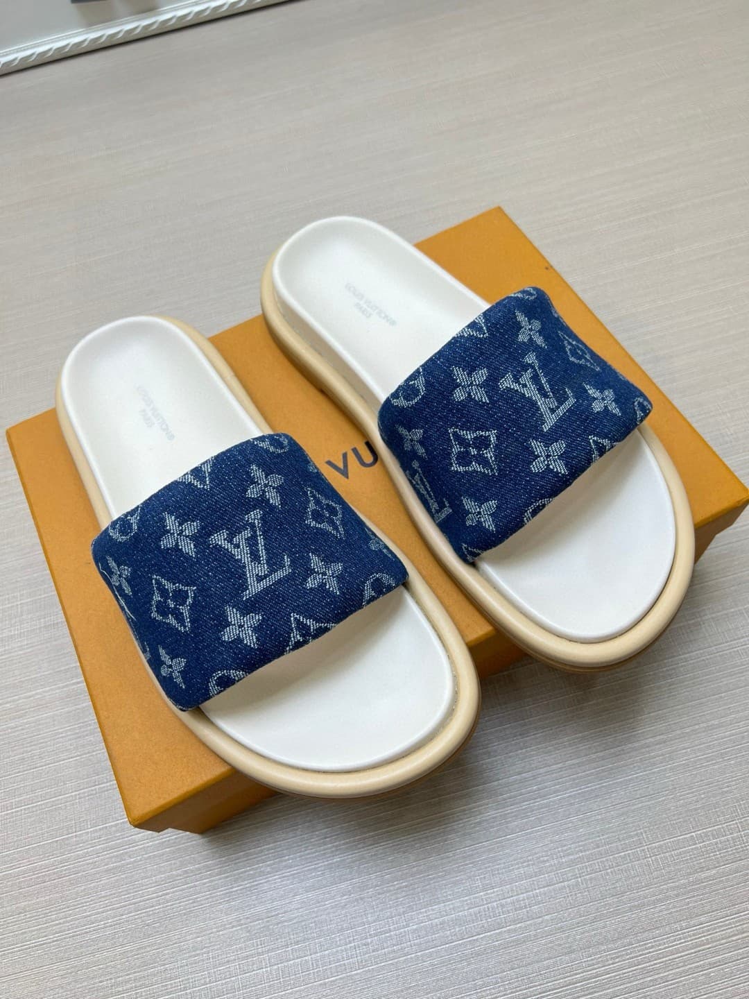LV Couple Slipper