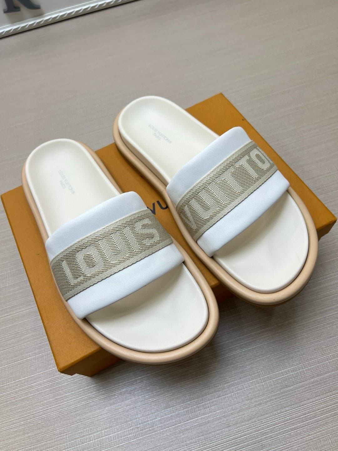 LV Couple Slipper