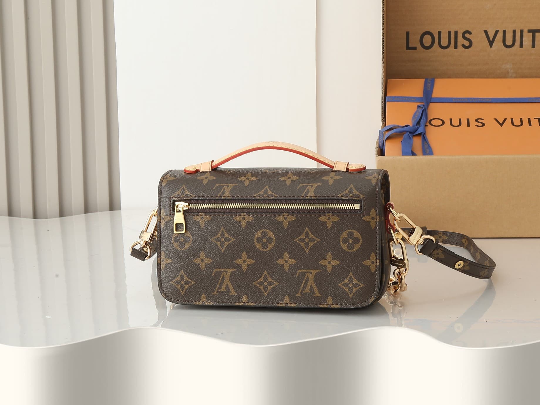 LV Bag M46279