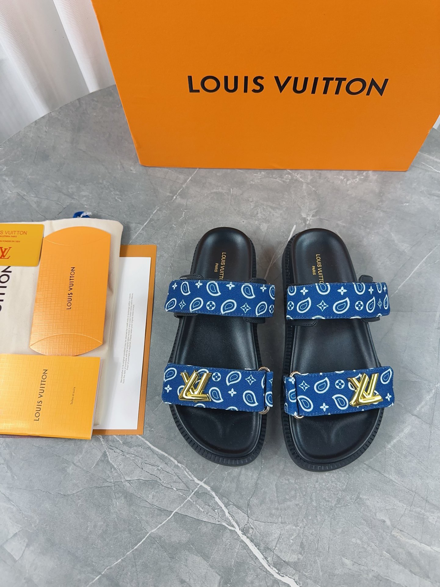 LV Couple Slipper