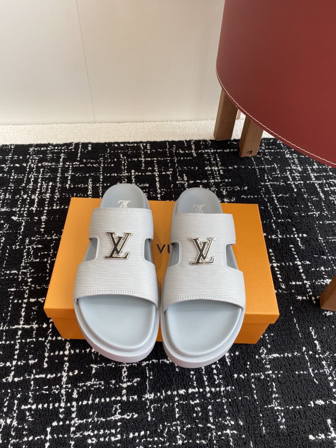 LV Man Slipper