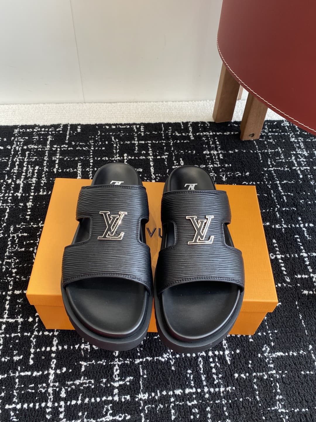 LV Man Slipper