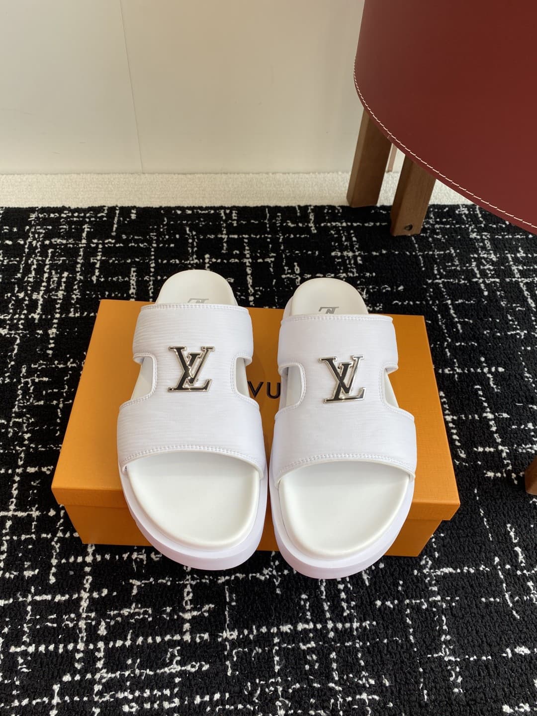 LV Man Slipper