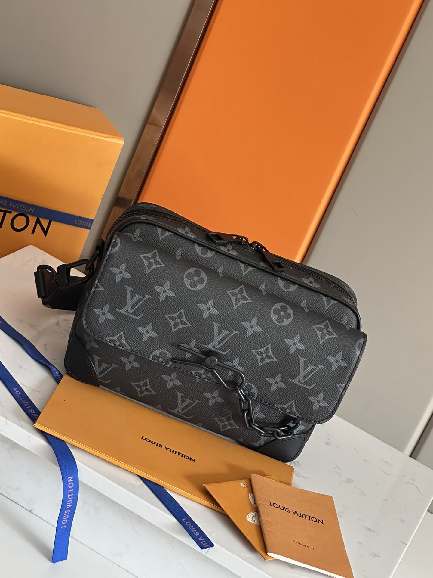 LV Bag M46795