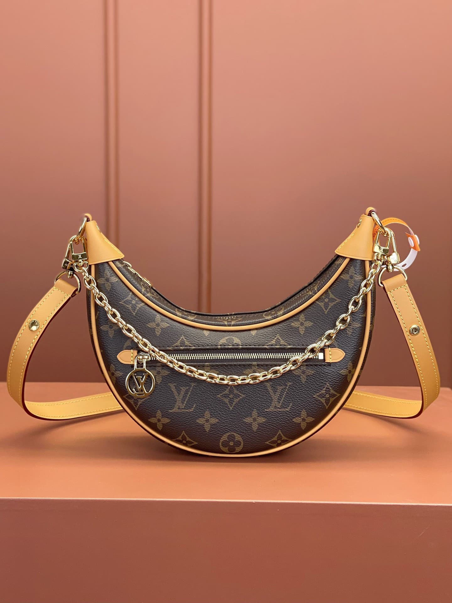 LV Bag M81098