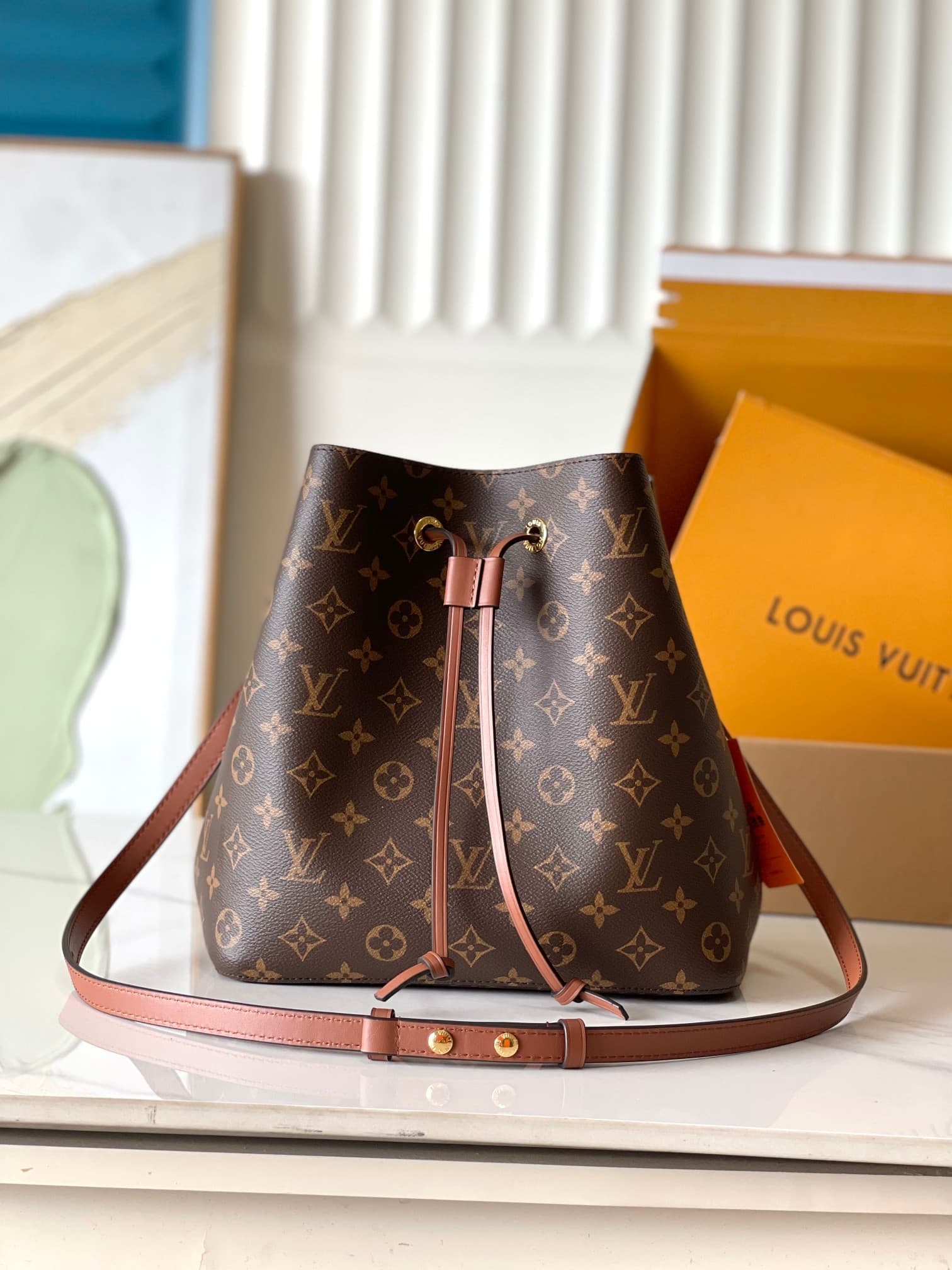 LV Bag M44887