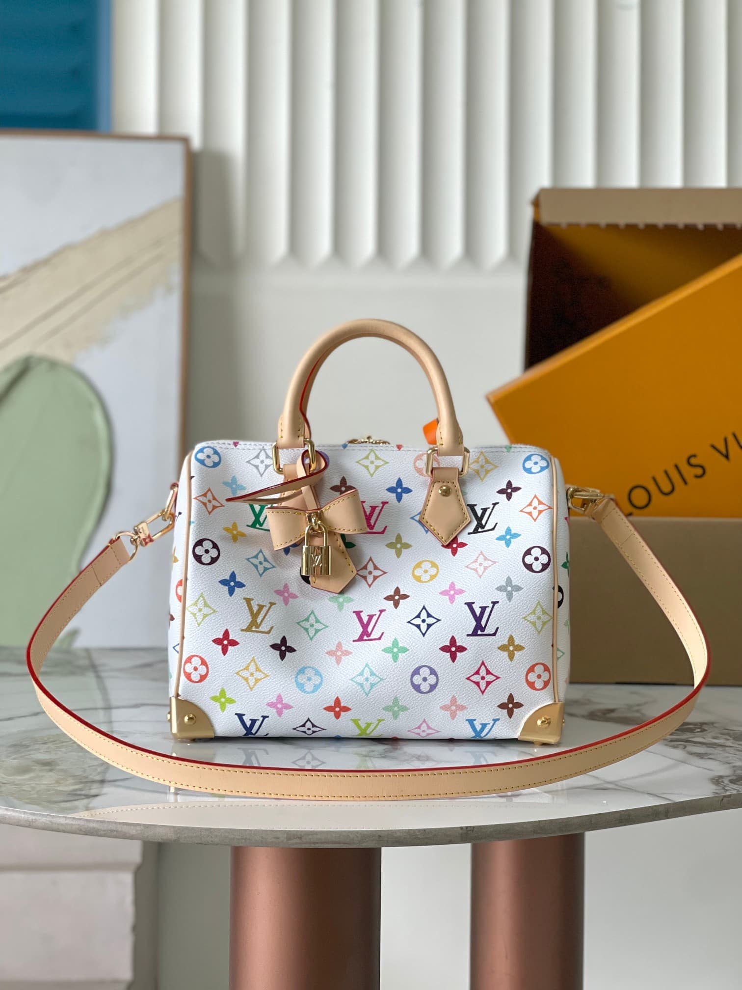 LV Bag M13085
