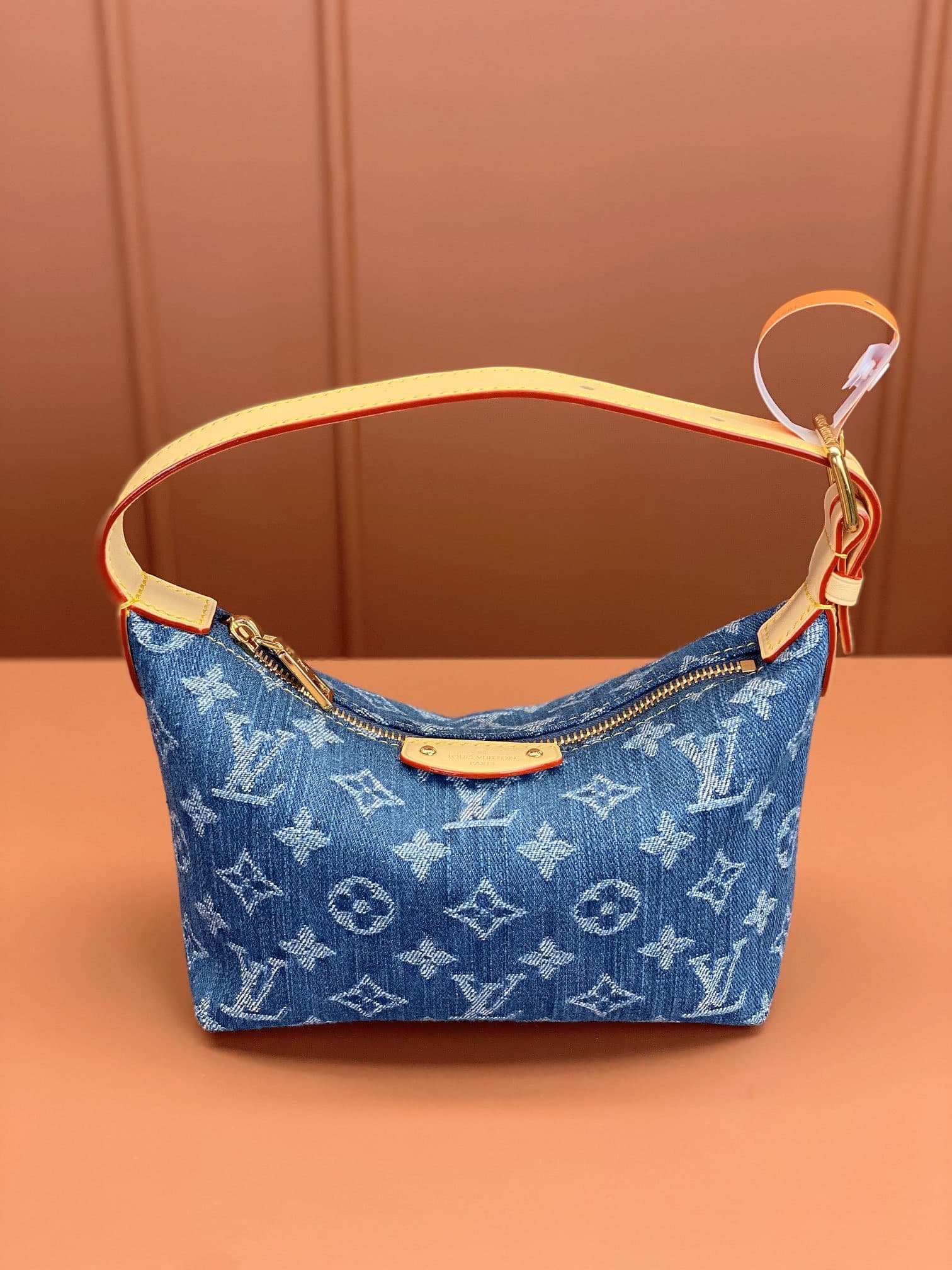 LV Bag M82949