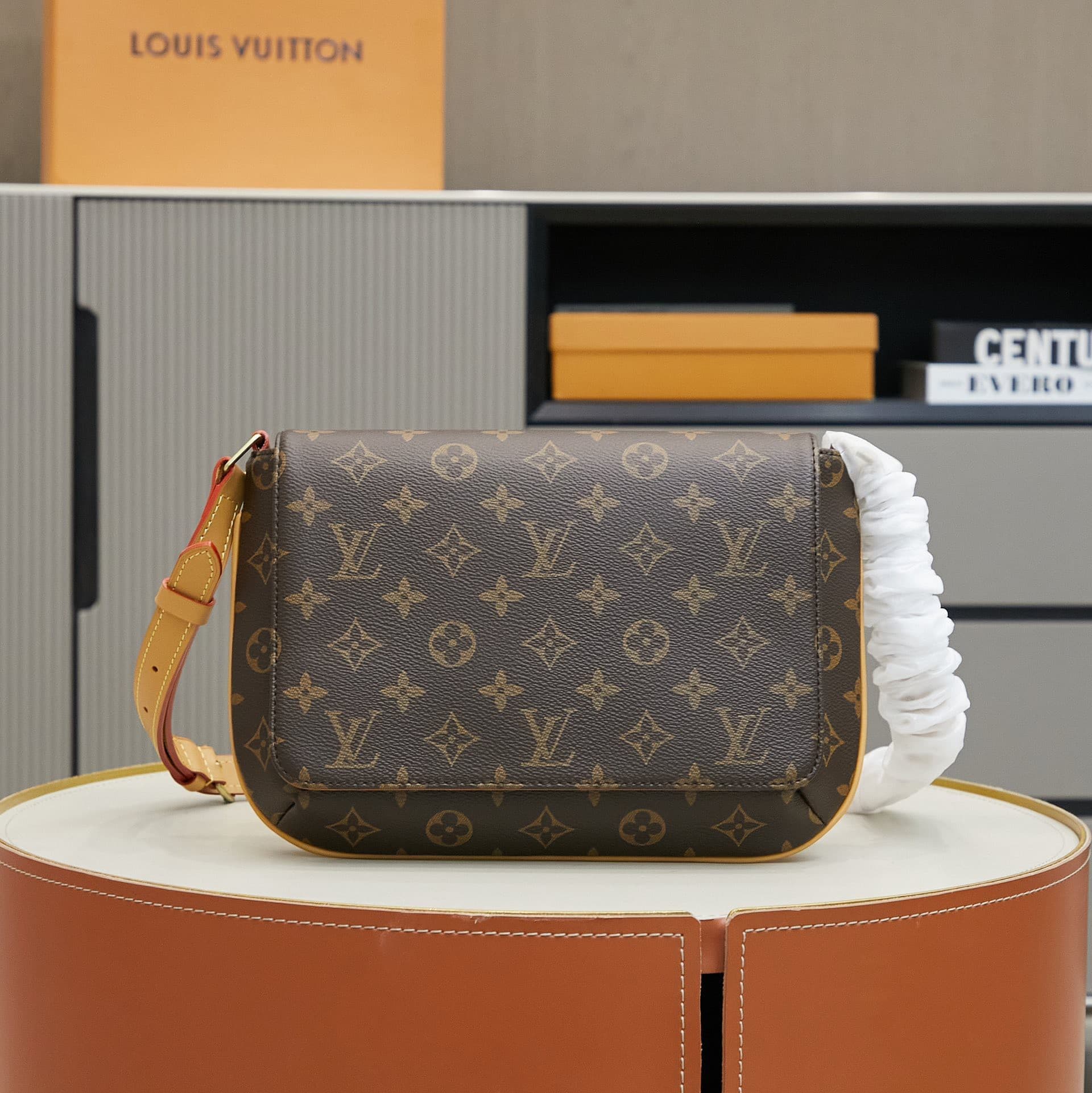 LV Bag M51257
