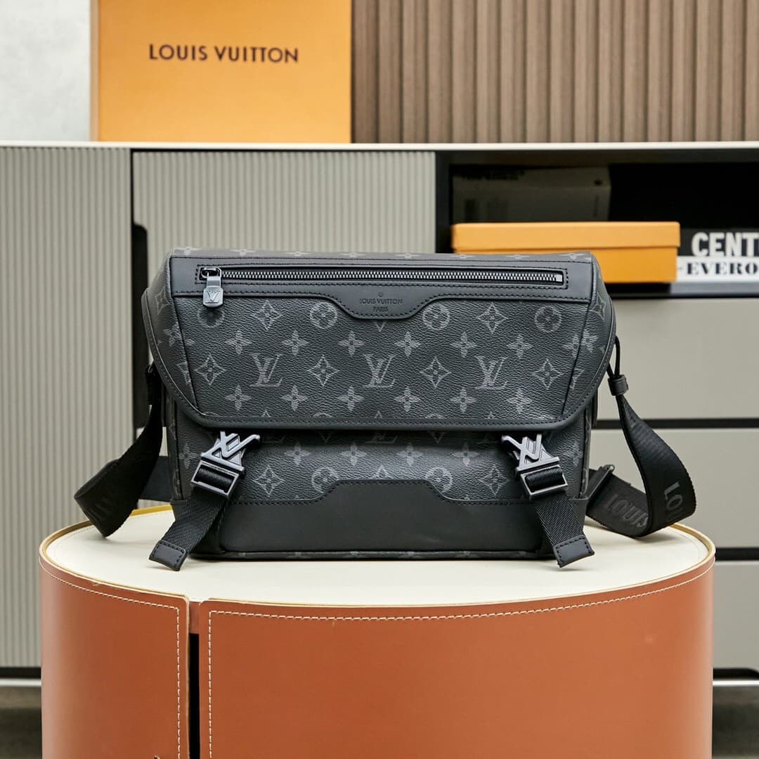 LV Bag M25121
