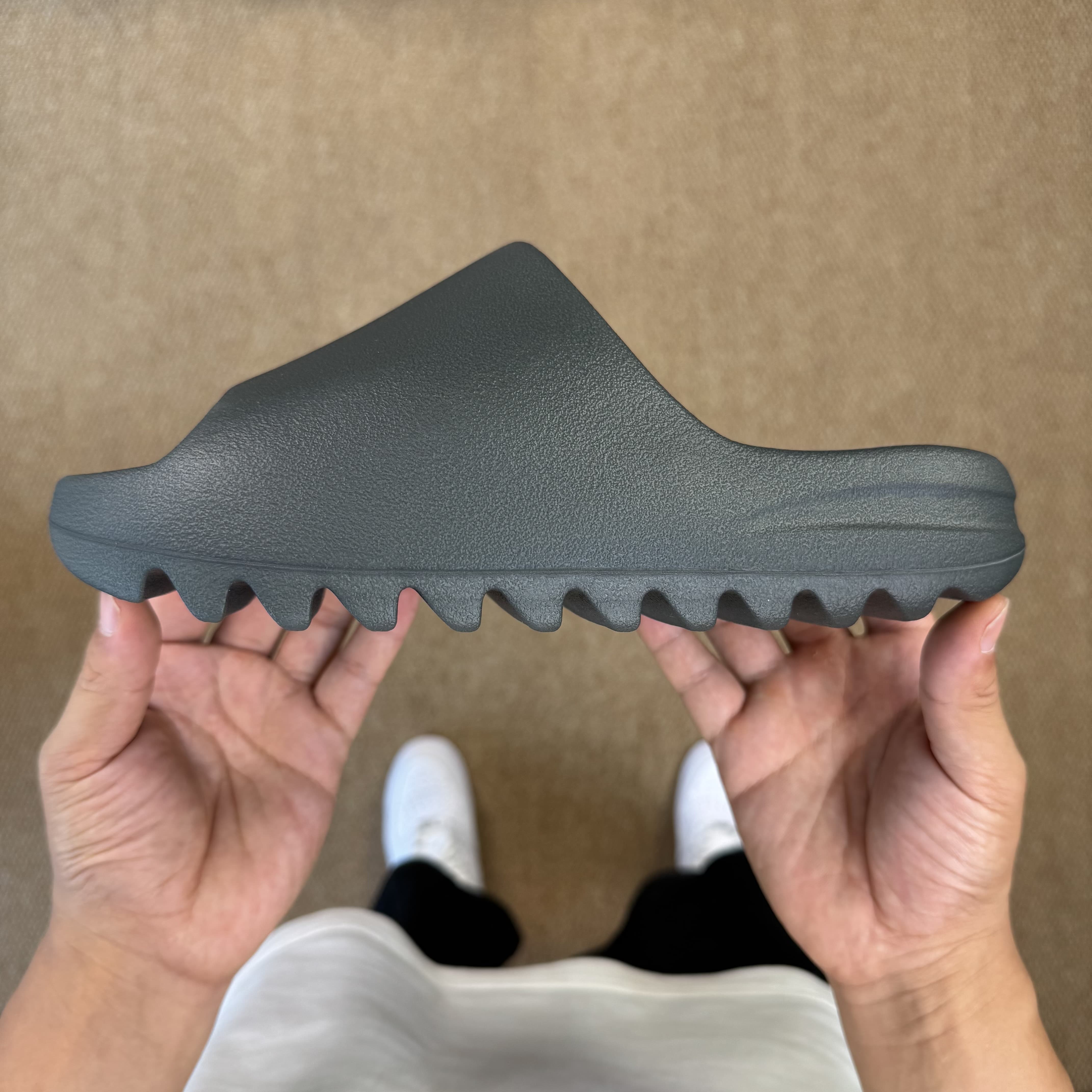 Yeezy Slide ID2349