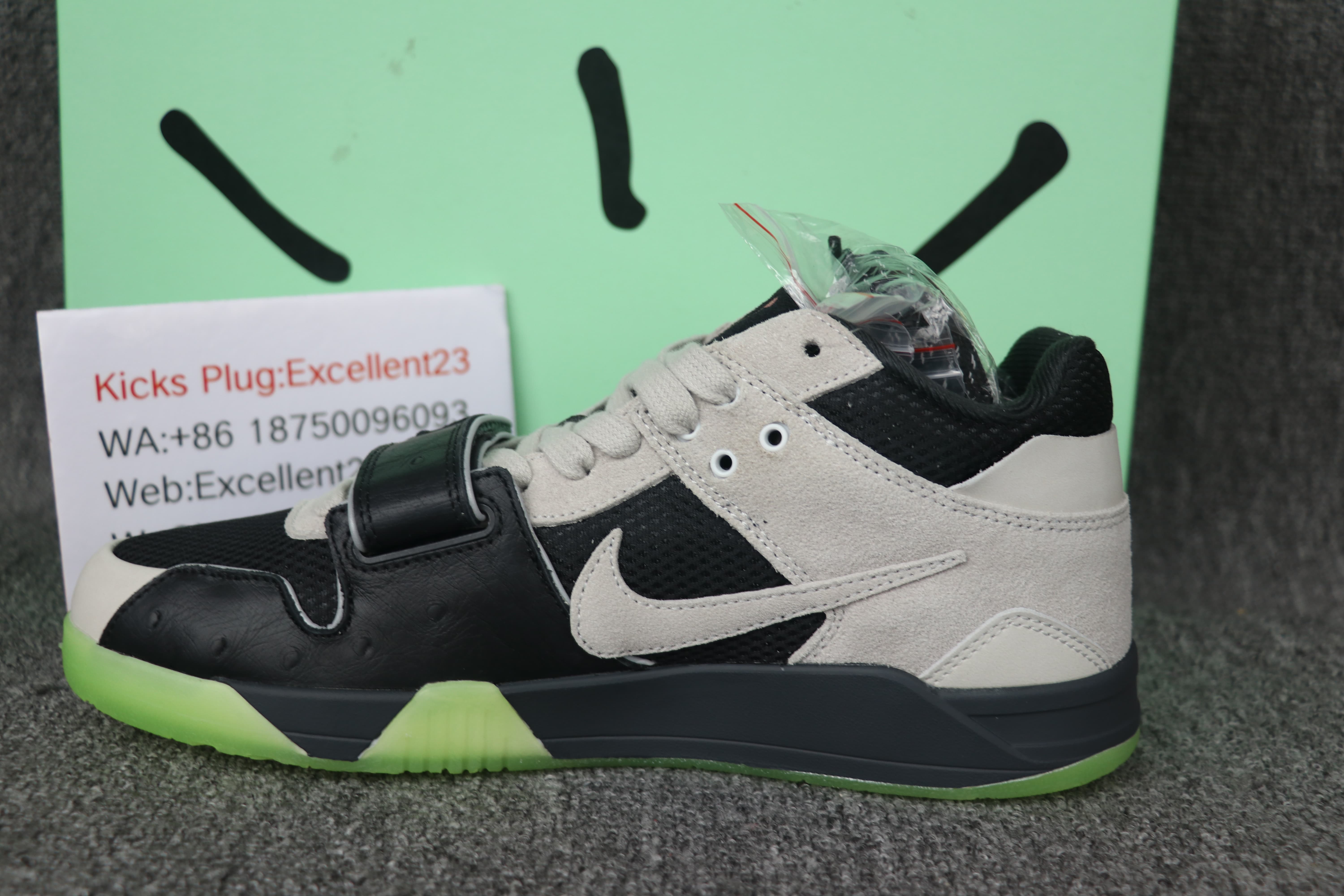 Travis Scott  x Jordan Jumpman