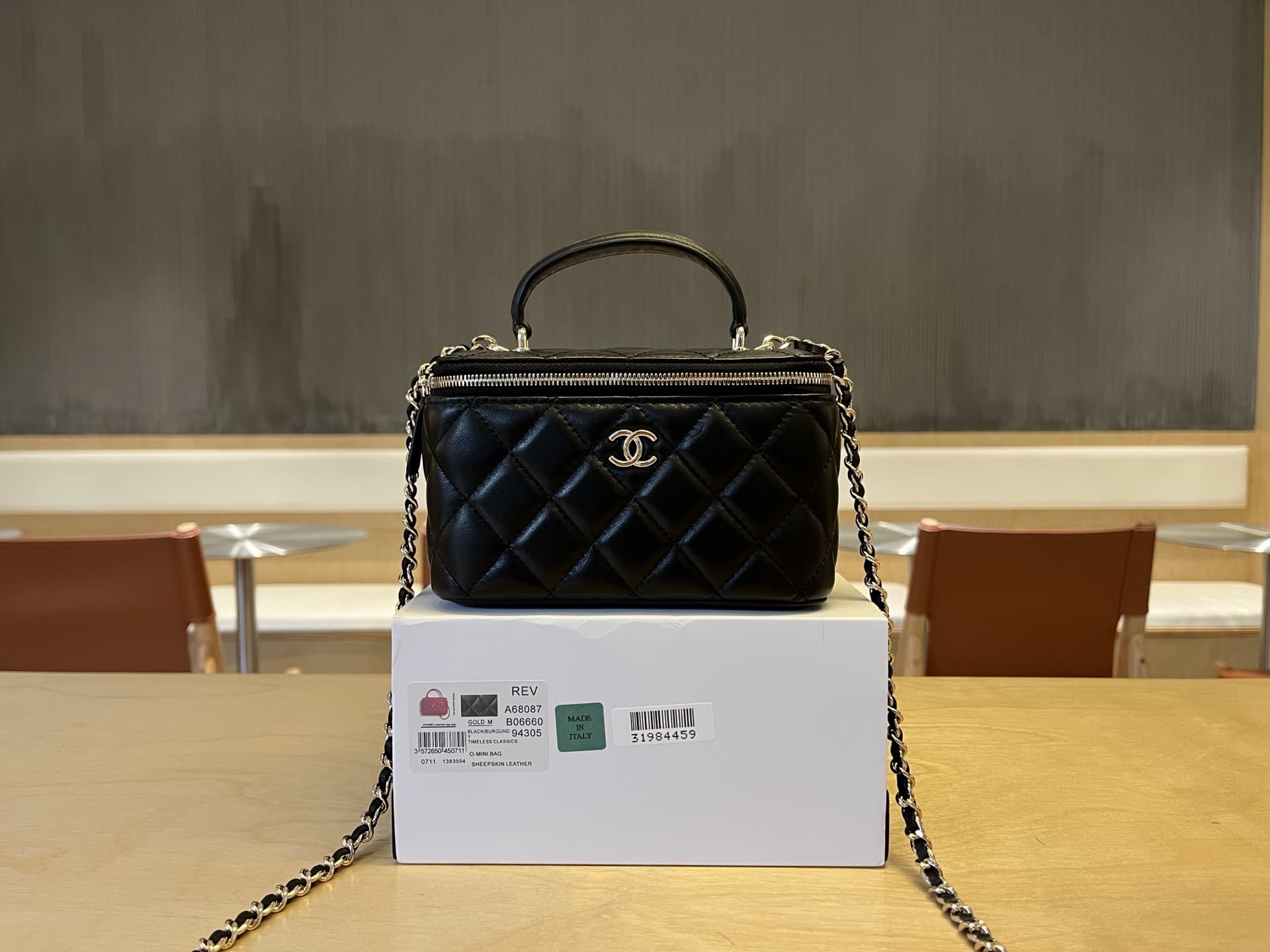 Chanel Bag A68087
