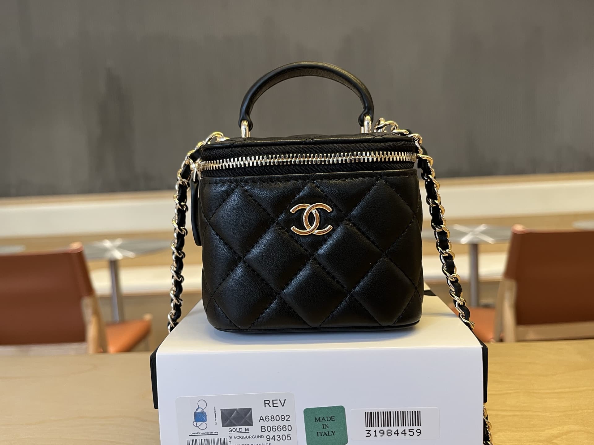 Chanel Bag A68092