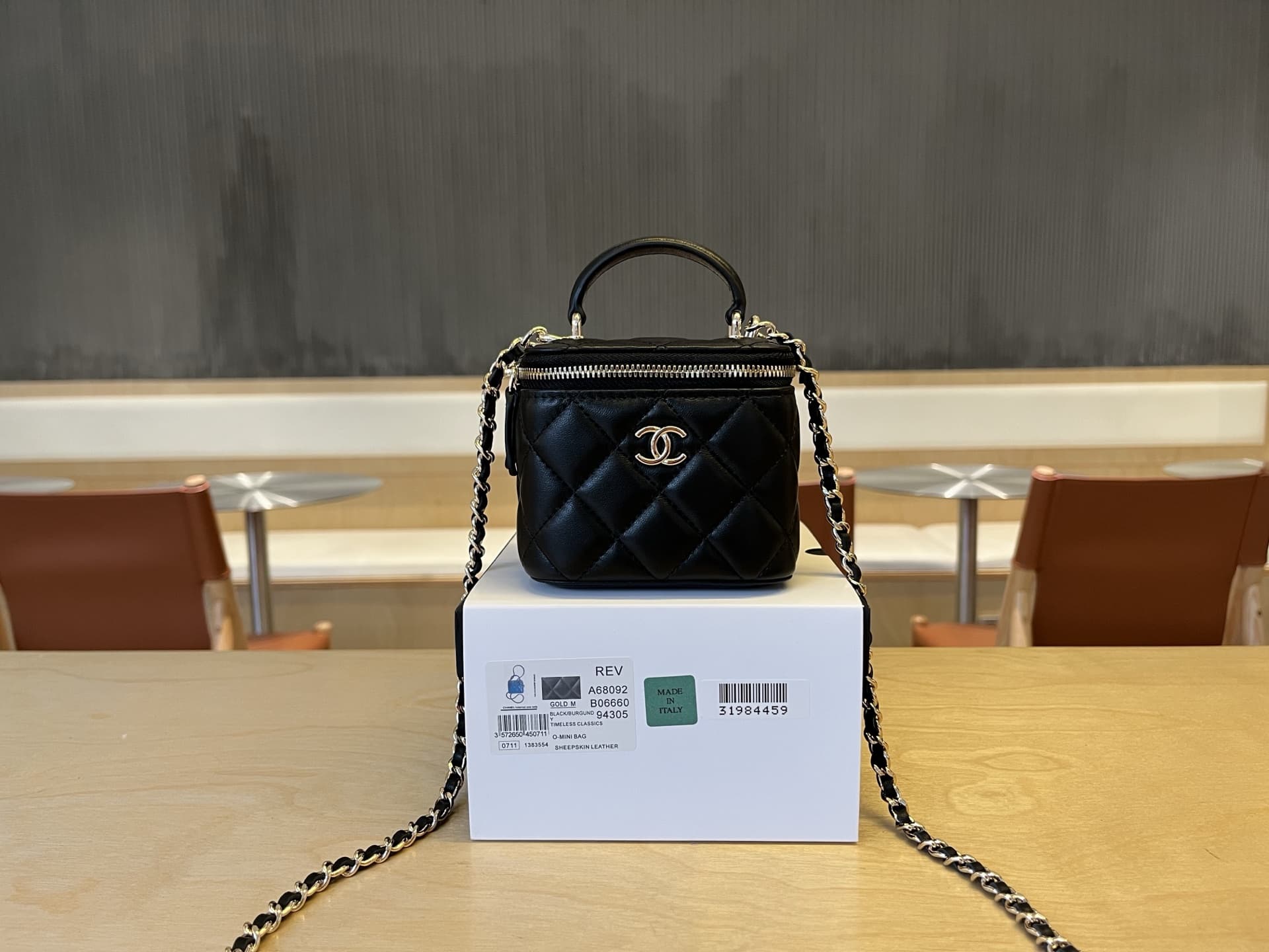 Chanel Bag A68092