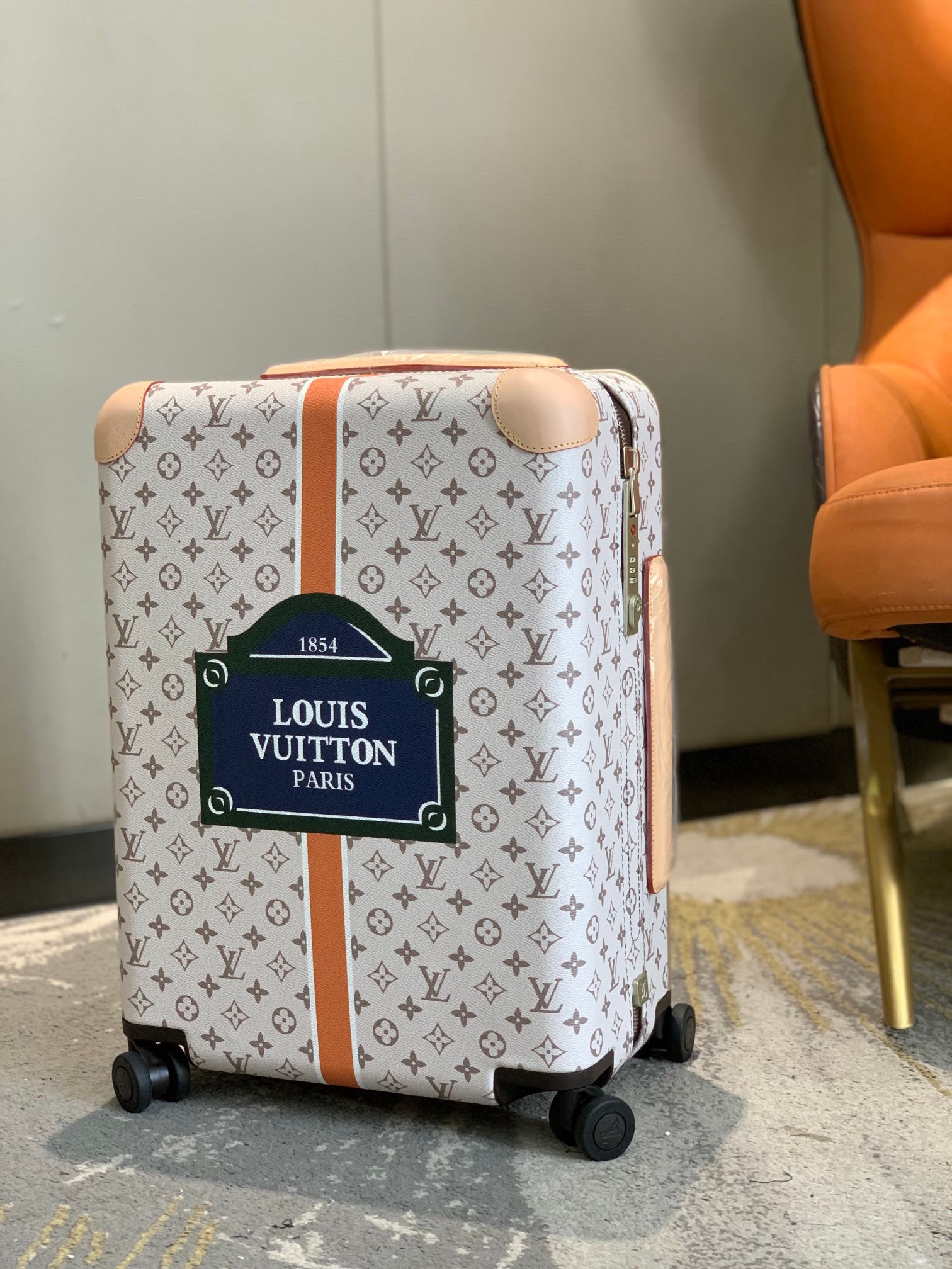 LV Suitcase Two Size（20/24 inches）