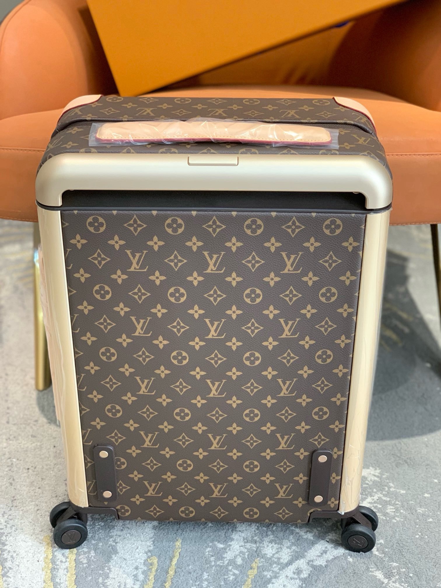 LV Suitcase Two Size（20/24 inches）