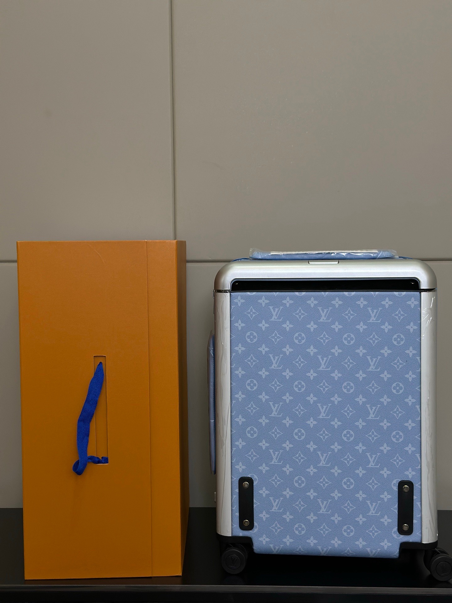 LV Suitcase Two Size（20/24 inches）